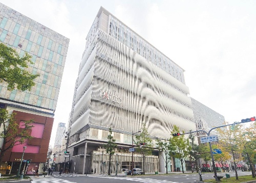 カラーが心斎橋パルコに関西初直営店オープン、“ハイブリッドな”アシンメトリーコート&ニット限定販売コピー カラーが心斎橋パルコに関西初直営店オープン、“ハイブリッドな”アシンメトリーコート&ニット限定販売コピー
