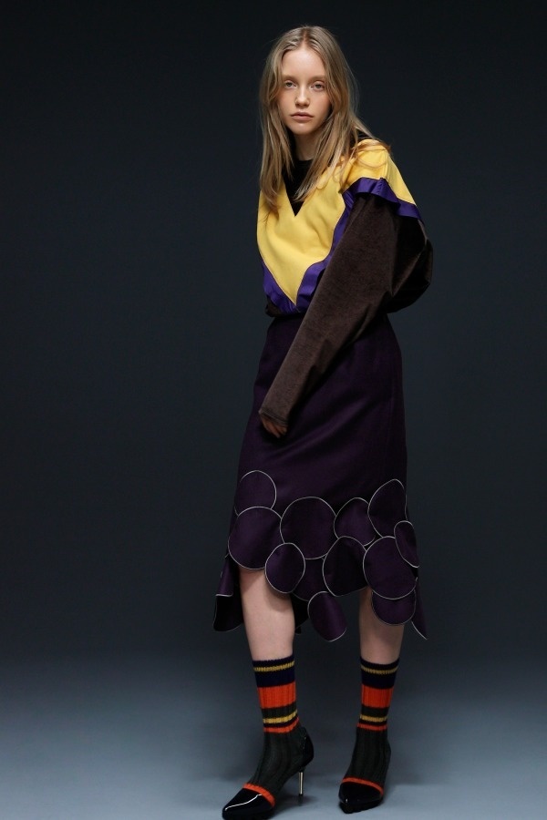 カラー2018-19年秋冬ウィメンズコレクション - 自由なアイデアで洋服に彩りをもたらすコピー カラー2018-19年秋冬ウィメンズコレクション - 自由なアイデアで洋服に彩りをもたらすコピー