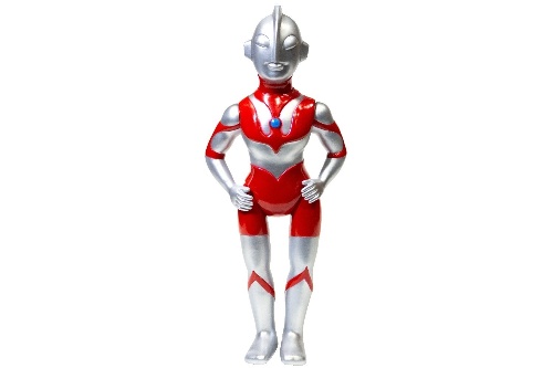 カラー×ウルトラマンのコラボ、限定色のソフビ人形や“スペシウム光線”プリントTシャツなど