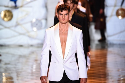 ヴェルサーチ 2015春夏メンズコレクション - シックで派手なリゾートウェア