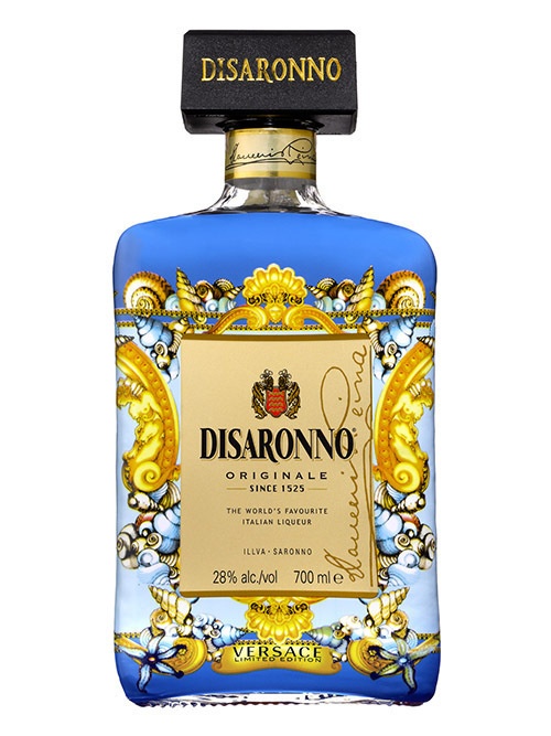 伊・リキュール「ディサローノ アマレット」が“着る”ヴェルサーチ、コラボボトル発売コピー