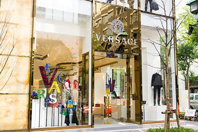 ヴェルサーチが銀座に旗艦店をオープン - 世界30本限定ウォッチを発売