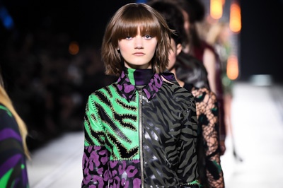 ヴェルサーチ 2016年春夏コレクション - 艶のあるサファリルック