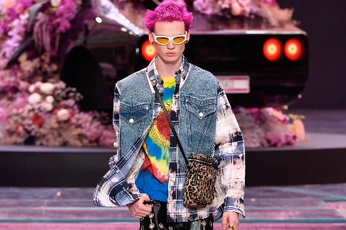 ヴェルサーチェ 2020年春夏メンズコレクション - 力強い男性像の追求――自信と自由、自己表現