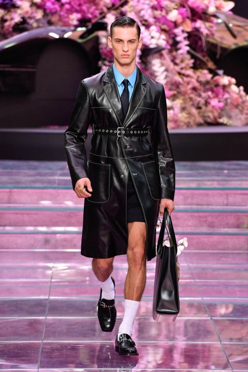 ヴェルサーチェ 2020年春夏メンズコレクション - 力強い男性像の追求――自信と自由、自己表現コピー ヴェルサーチェ 2020年春夏メンズコレクション - 力強い男性像の追求――自信と自由、自己表現コピー