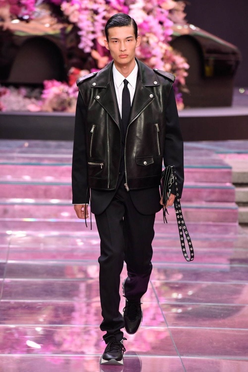 ヴェルサーチェ 2020年春夏メンズコレクション - 力強い男性像の追求――自信と自由、自己表現コピー ヴェルサーチェ 2020年春夏メンズコレクション - 力強い男性像の追求――自信と自由、自己表現コピー