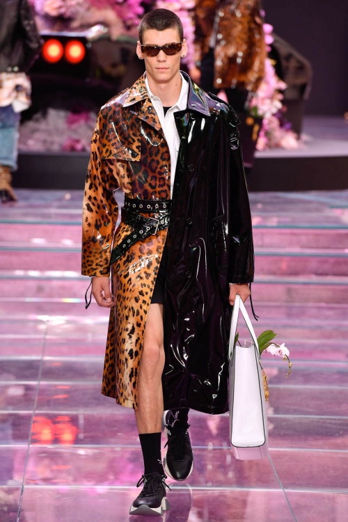 ヴェルサーチェ 2020年春夏メンズコレクション - 力強い男性像の追求――自信と自由、自己表現コピー ヴェルサーチェ 2020年春夏メンズコレクション - 力強い男性像の追求――自信と自由、自己表現コピー