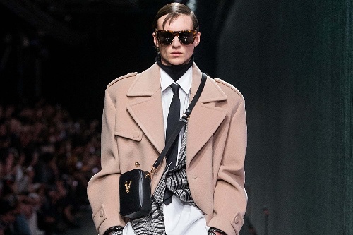 ヴェルサーチェ 2020年秋冬メンズコレクション - パワフルで官能的な男性像