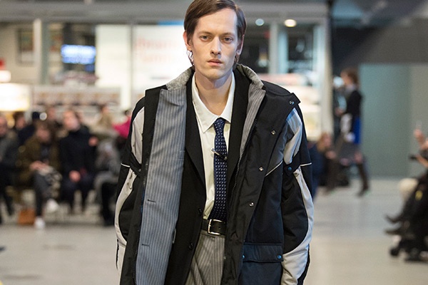 ヴェトモン 17年秋冬コレクション - ”秘書”や”観光客”など典型的なスタイルを解体