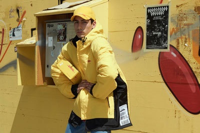 ヴェトモン×DHL、レッド＆イエローのTシャツ・フードジャケットなど18年春夏発売