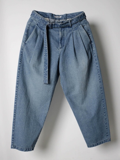 アタッチメント、ミニマルなウールカシミヤブルゾン&ベルト付きデニムパンツ - 表参道では限定ストアもコピー アタッチメント、ミニマルなウールカシミヤブルゾン&ベルト付きデニムパンツ - 表参道では限定ストアもコピー