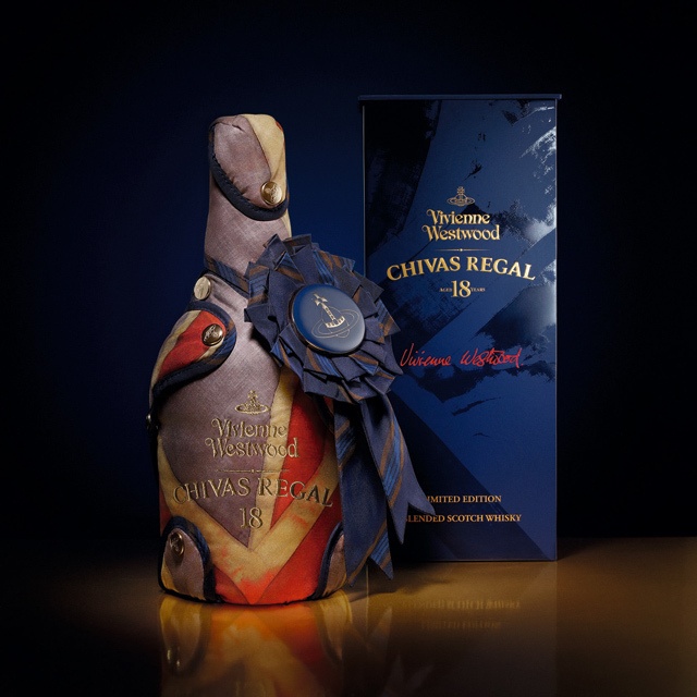 ヴィヴィアン・ウエストウッド靴の回顧展にて限定発売予定のスペシャルアイテムコピー