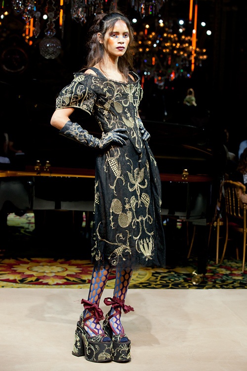 多彩な美が織り成す壮大な世界 - ヴィヴィアン・ウエストウッド ゴールドレーベル 2012年春夏コレクションコピー