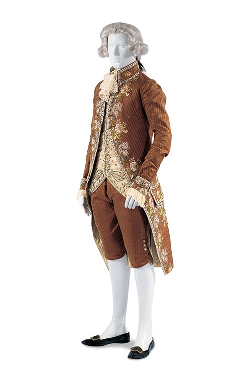 フランス宮廷服からヴィヴィアン・ウエストウッドまで展示する「ヨーロピアン・モード」展開催コピー
