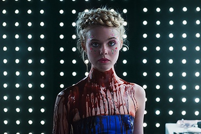 映画『ネオン・デーモン』主演エル・ファニングにインタビュー、モデル業界の煌めきと闇を描く