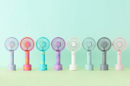 フランフランの小型扇風機「フレ ハンディファン」鮮やかマーブル＆オーロラカラーの新色