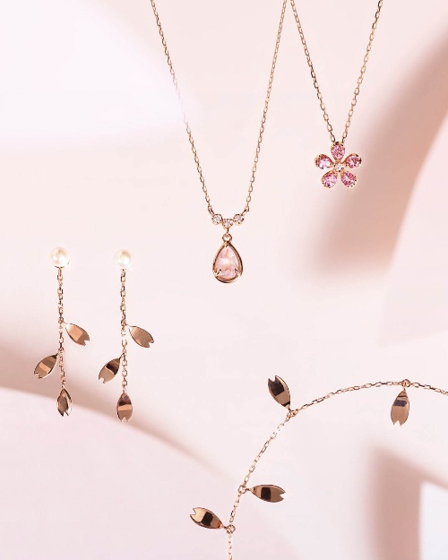 ヴァンドーム青山の桜ジュエリー、ローズクォーツ輝くネックレスやピンクゴールドのピアスコピー ヴァンドーム青山の桜ジュエリー、ローズクォーツ輝くネックレスやピンクゴールドのピアスコピー