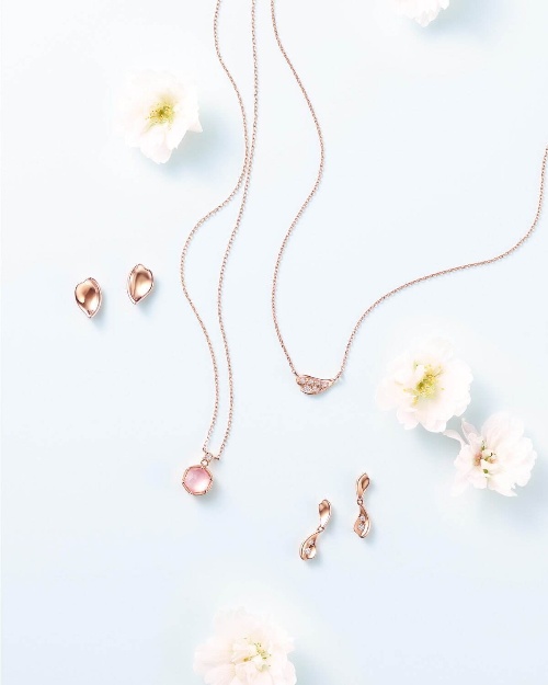 ヴァンドーム青山、春の花“サクラ&ミモザ”モチーフの天然石ネックレスやピアスコピー ヴァンドーム青山、春の花“サクラ&ミモザ”モチーフの天然石ネックレスやピアスコピー