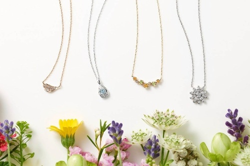 ヴァンドーム青山、春の花“サクラ＆ミモザ”モチーフの天然石ネックレスやピアス