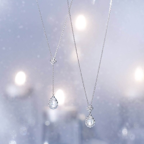 ヴァンドーム青山の22年クリスマスジュエリー、“虹色に輝く”シェル&クォーツのネックレスコピー ヴァンドーム青山の22年クリスマスジュエリー、“虹色に輝く”シェル&クォーツのネックレスコピー