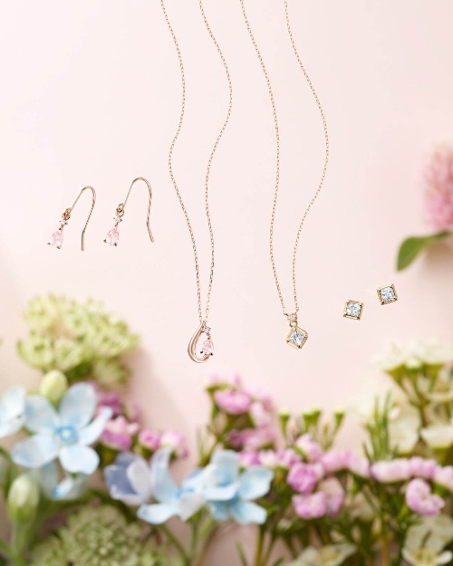 ヴァンドーム青山“春の花”モチーフのジュエリー、桜のネックレス&ミモザのピアスコピー ヴァンドーム青山“春の花”モチーフのジュエリー、桜のネックレス&ミモザのピアスコピー