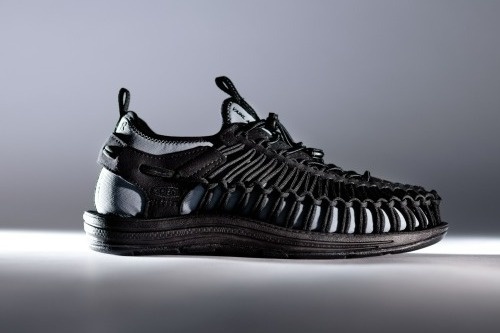 ヴァイナルアーカイブとキーンのコラボシューズ、ブラック×アスファルト着想のグレー