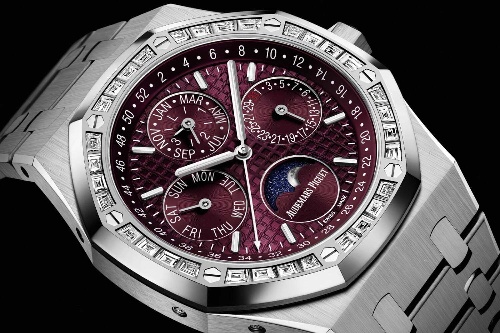  オーデマ ピゲ腕時計「ロイヤル オーク パーペチュアルカレンダー」鮮やかパープルダイヤルの新作