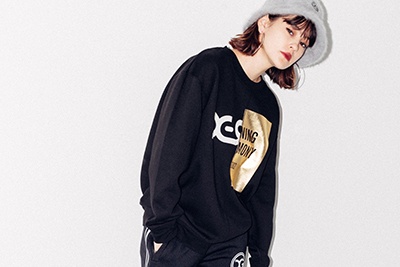 X-girl×オープニングセレモニー、「リメイク」がキーワードのコーチジャケットやスウェット
