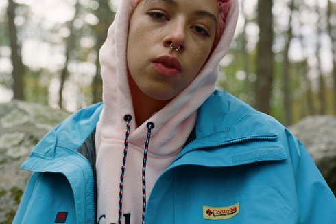 コロンビア×オープニングセレモニー、高機能アウターやフーディがユニセックスで登場