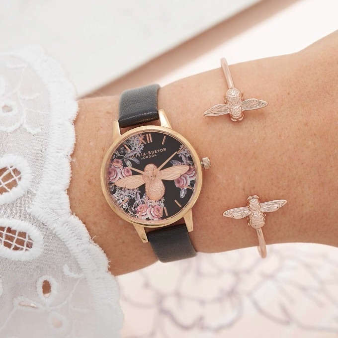 オリビア・バートンのアクセサリーライン、デイジーの花や蜂をモチーフにしたブレスレットなどコピー