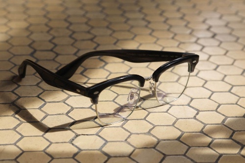 オリバーピープルズ×ブルネロ クチネリ"映画”イメージの新作アイウェア、ハリウッド黄金期風サングラス