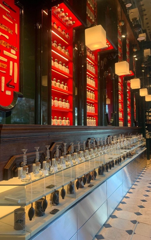 オフィシーヌ・ユニヴェルセル・ビュリー九州初の新路面店が福岡に、“パリの19世紀の香水店”を再現コピー オフィシーヌ・ユニヴェルセル・ビュリー九州初の新路面店が福岡に、“パリの19世紀の香水店”を再現コピー