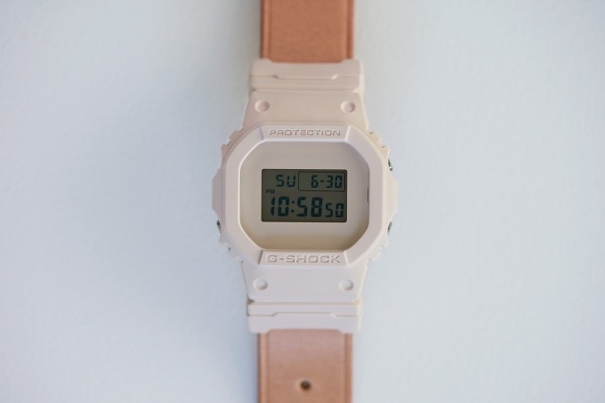 エンダースキーマ×G-SHOCK -「DW-5600」本体と牛革ベルトがともに時を刻む腕時計コピー エンダースキーマ×G-SHOCK -「DW-5600」本体と牛革ベルトがともに時を刻む腕時計コピー