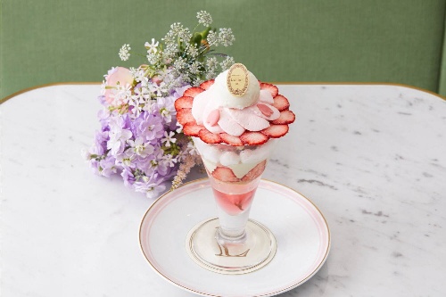 ラデュレ“桜スイーツ”を楽しむ春限定アフタヌーンティー、桜&いちごパフェもコピー ラデュレ“桜スイーツ”を楽しむ春限定アフタヌーンティー、桜&いちごパフェもコピー